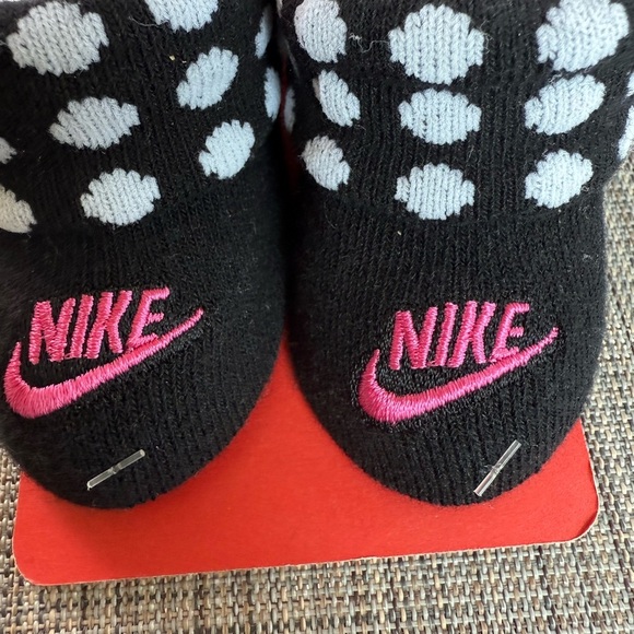 Nike Pink and Black Polka Dot Hat set Size 0-6 Months - Picture 4 of 4